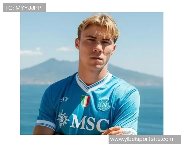 丹麦主帅赞霍伊伦在那不勒斯表现出色队友们乐于给予支持与帮助